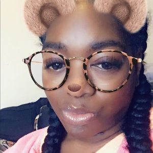 Meet your Posher, Laniece